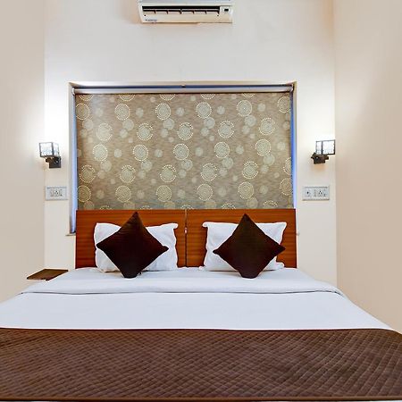 Salt Lake Inn Kolkata Bagian luar foto