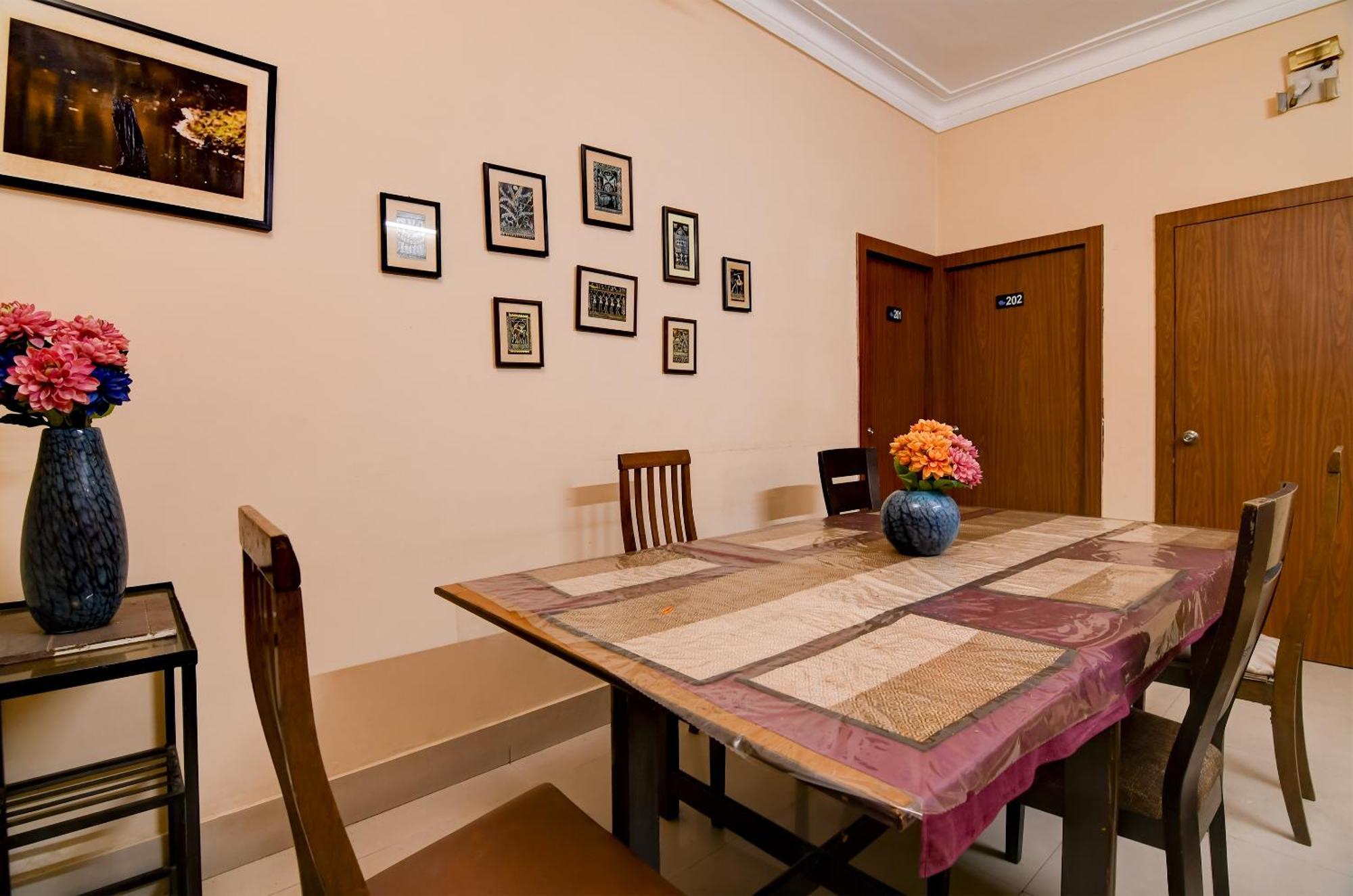 Salt Lake Inn Kolkata Bagian luar foto