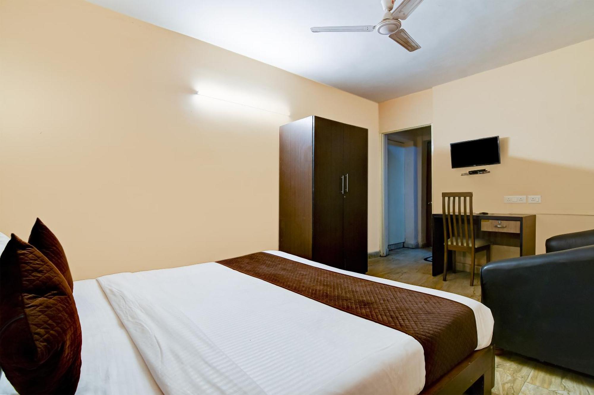 Salt Lake Inn Kolkata Bagian luar foto