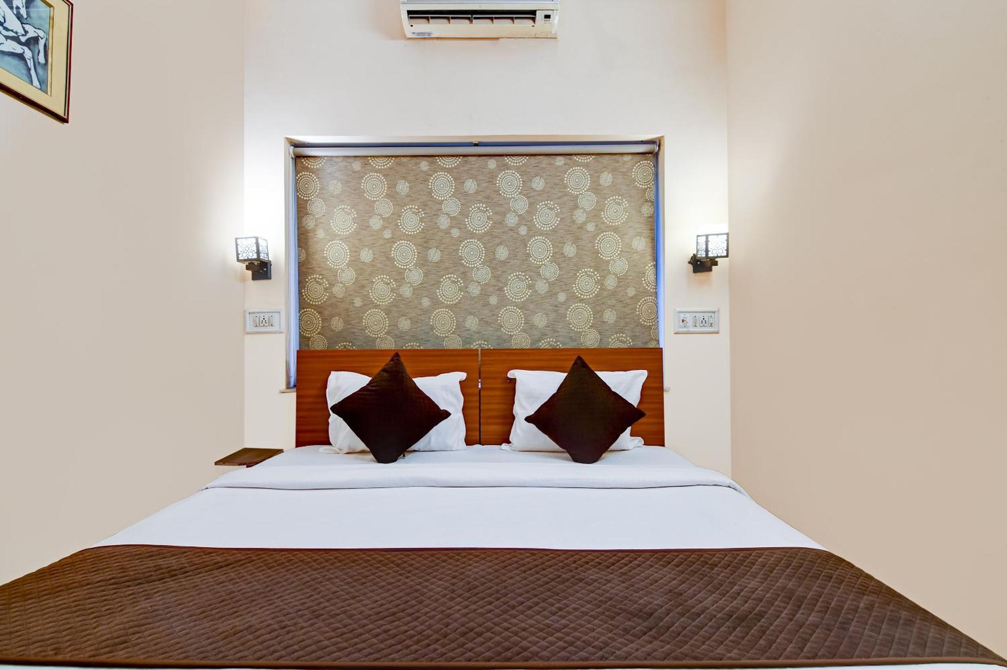 Salt Lake Inn Kolkata Bagian luar foto