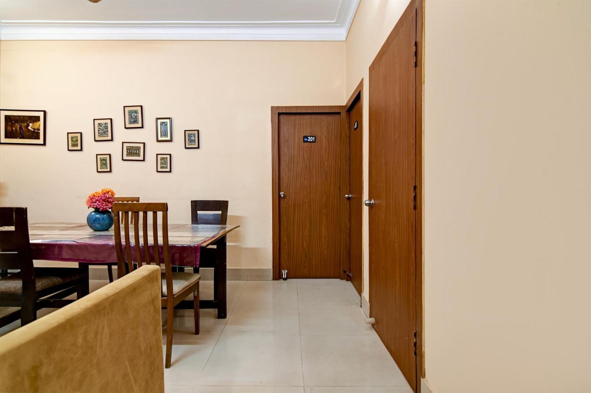 Salt Lake Inn Kolkata Bagian luar foto